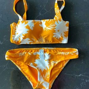 New Seafolly bikini. Top US 8 and bottom US 10. Never worn Ready for the beach!